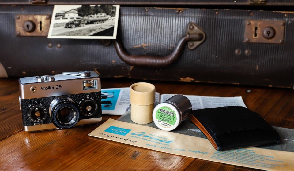 camera, old camera, lens, reporter, to travel, documentation, photographer