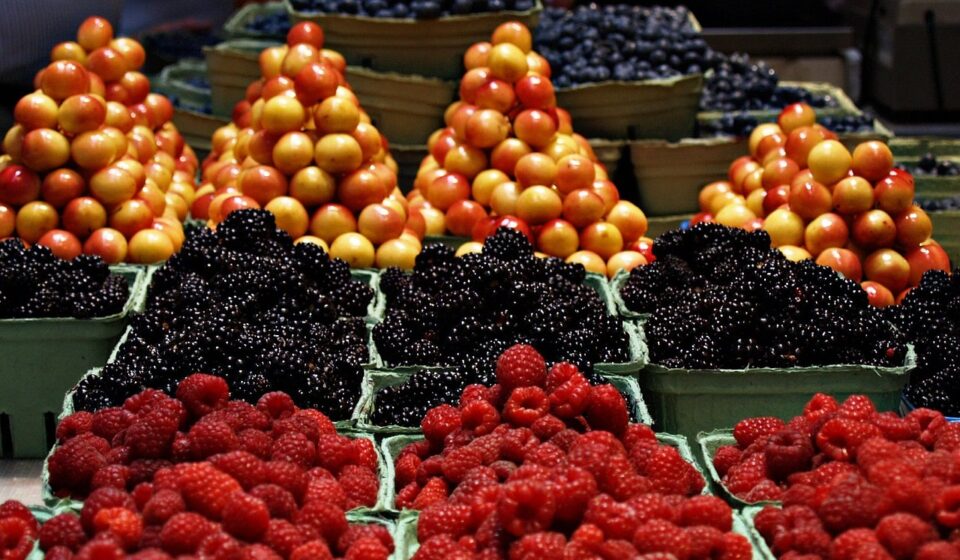fruits, food, market, market stall, raspberries, black berries, berries, healthy, vitamin, nutrition, fresh, produce, organic, vegan, fruits, market, market, market, market, market, vegan