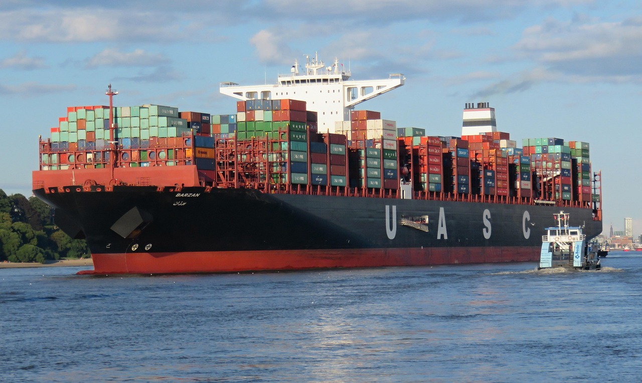 container, ship, container ship, port, hamburg, container freighters, shipping, boat, water, container terminal, elbe, cargo ship, channel, transport, water transport, maritime, container handling, traffic, waterway, nature, container port in hamburg, vessel