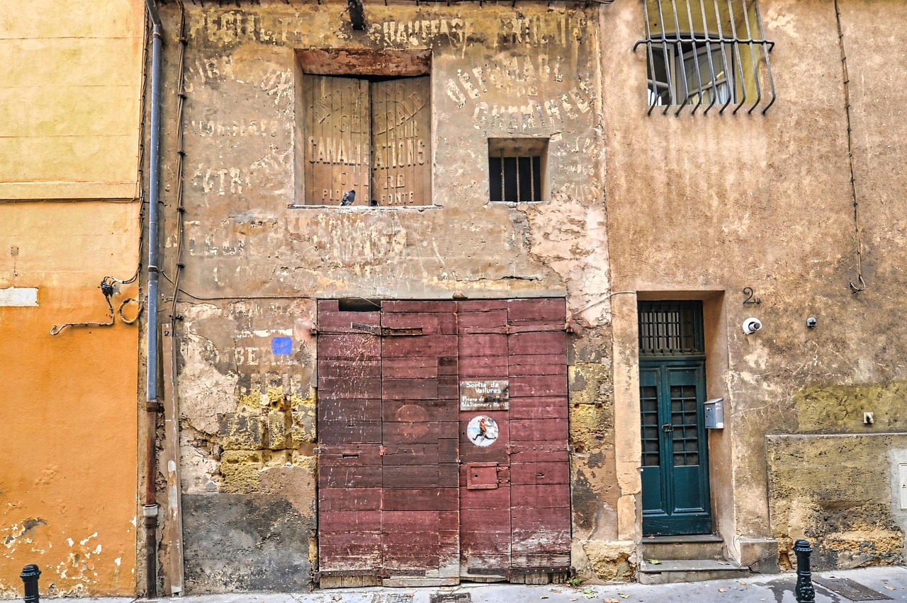 facade, building, wall, porch, door, pane, sculpture, heritage, window, market, entry