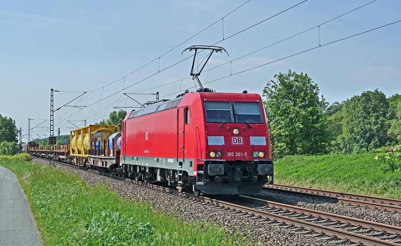 mixed freight train, main line, electric locomotive, br185, br 185, liquid container, railroad, rail transport, münsterland, db, dbag, transport, logistics